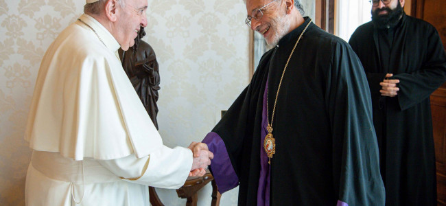 VATICAN / Mons. LEVON ZEKIYAN, Arhiepiscopul armenilor catolici din Istanbul și delegat pontifical pentru Congregația Mechitaristă a fost primit de PAPA FRANCISC
