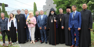 BACĂU: Dezvelirea și sfințirea Khacikarului în locul fostei biserici armenești