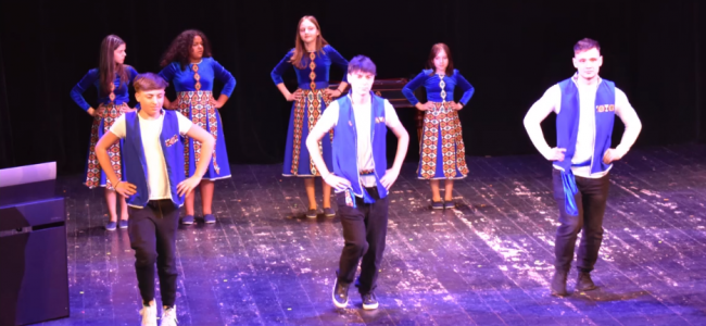 Dansatorii armeni din Gherla pe scena Teatrului „Bacovia” din Bacău
