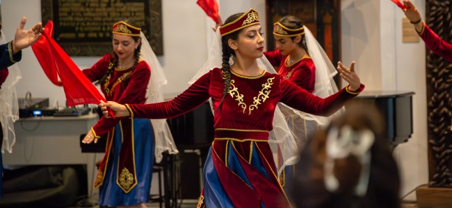 CLUJ | Ediția a cincea a Festivalului Curtea Armenească – între tradițional și inovator CLUJ | Ediția a cincea a Festivalului Curtea Armenească – între tradițional și inovator
