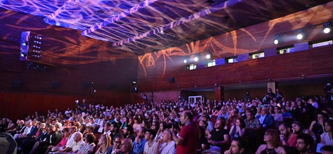 S-a încheiat cea de-a 22-a ediție a Festivalului Internațional de Film „Caise de Aur” de la Erevan. Câștigătorii au fost anunțați S-a încheiat cea de-a 22-a ediție a Festivalului Internațional de Film „Caise de Aur” de la Erevan. Câștigătorii au fost anunțați