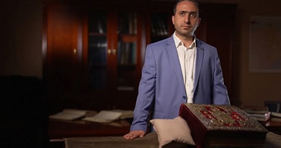 Comorile ascunse ale Matenadaranului: de la amulete la manuscrise armenești. Interviu cu Davit Ghazaryan Comorile ascunse ale Matenadaranului: de la amulete la manuscrise armenești. Interviu cu Davit Ghazaryan