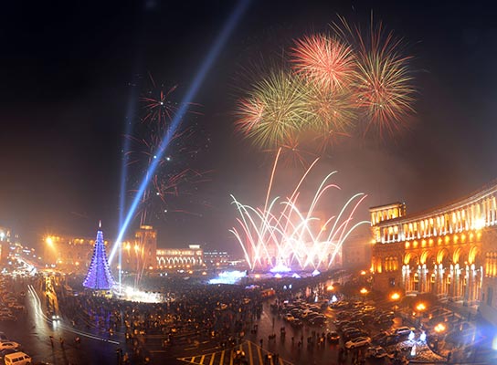 xmas-tree-yerevan-republic-square-new-year