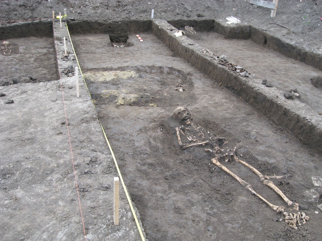 Morminte decopertate în vechiul cimitir armenasc al Bisericii Sf. Simion (1)